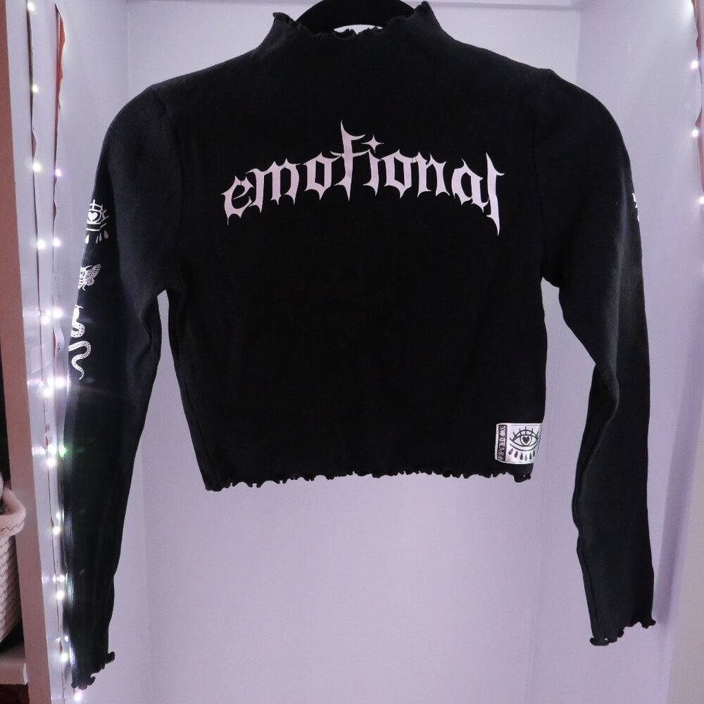 H&M Emotional Cropped Long Sleeve Small